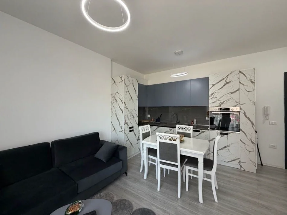 Tirane, jepet me qera apartament 1+1+Ballkon Kati 2, 65 m² 800 € (Qender)