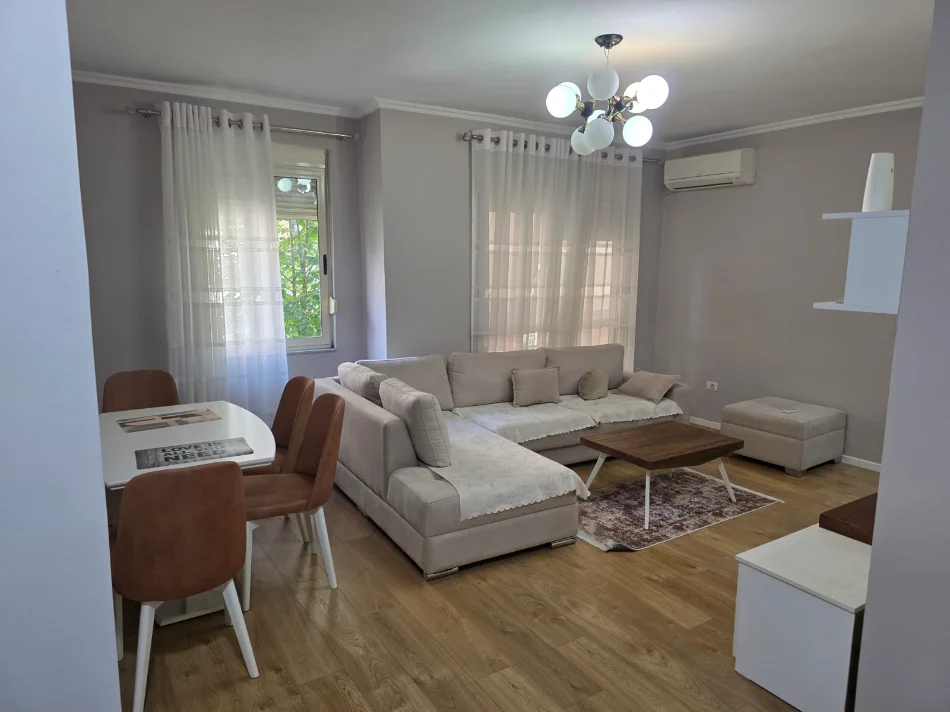 Tirane, jepet me qera apartament 1+1 Kati 3, 61 m² 700 € (Liqeni i Thate)