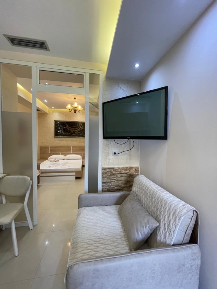 Tirane, jepet me qera apartament 1+1+Ballkon Kati 1, 65 m² 700 € (rruga e durresit)