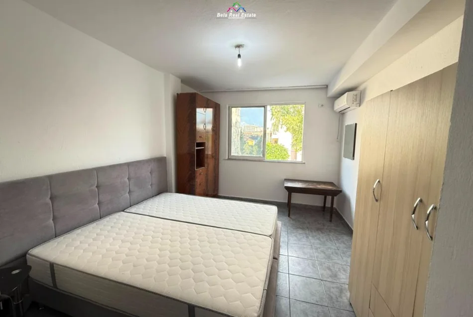 Tirane, jepet me qera apartament 1+1 Kati 5, 60 m² 400 € (Bulevardi Bajram Curri)