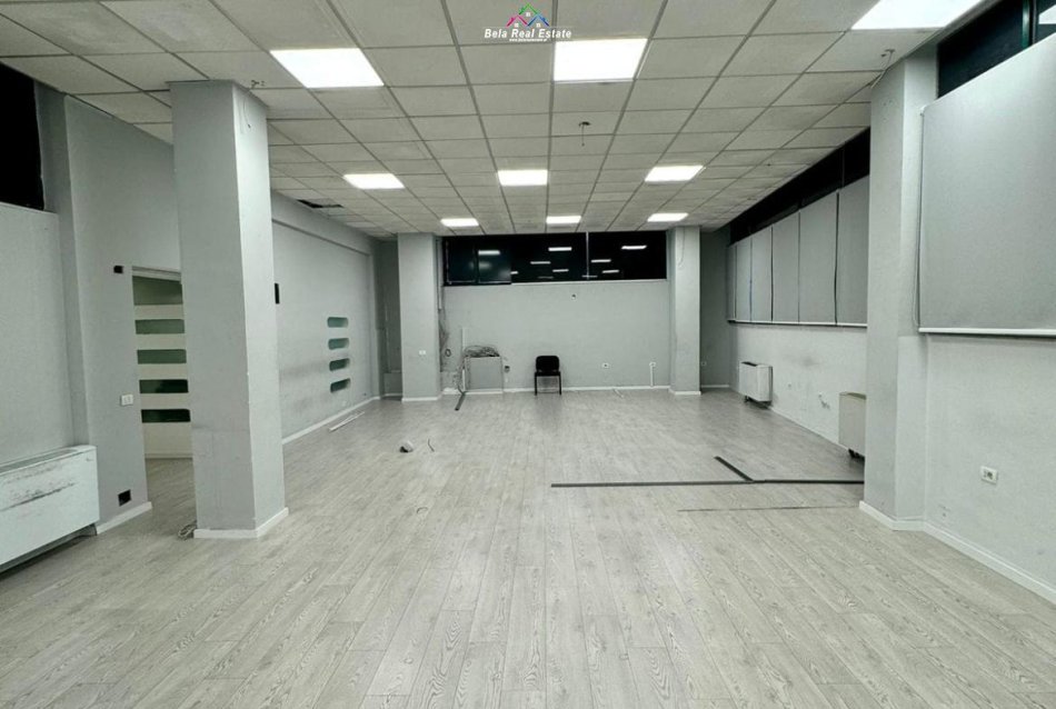 Tirane, jepet me qera zyre Kati 0, 455 m² 5.800 € (Rruga e Kavajes)