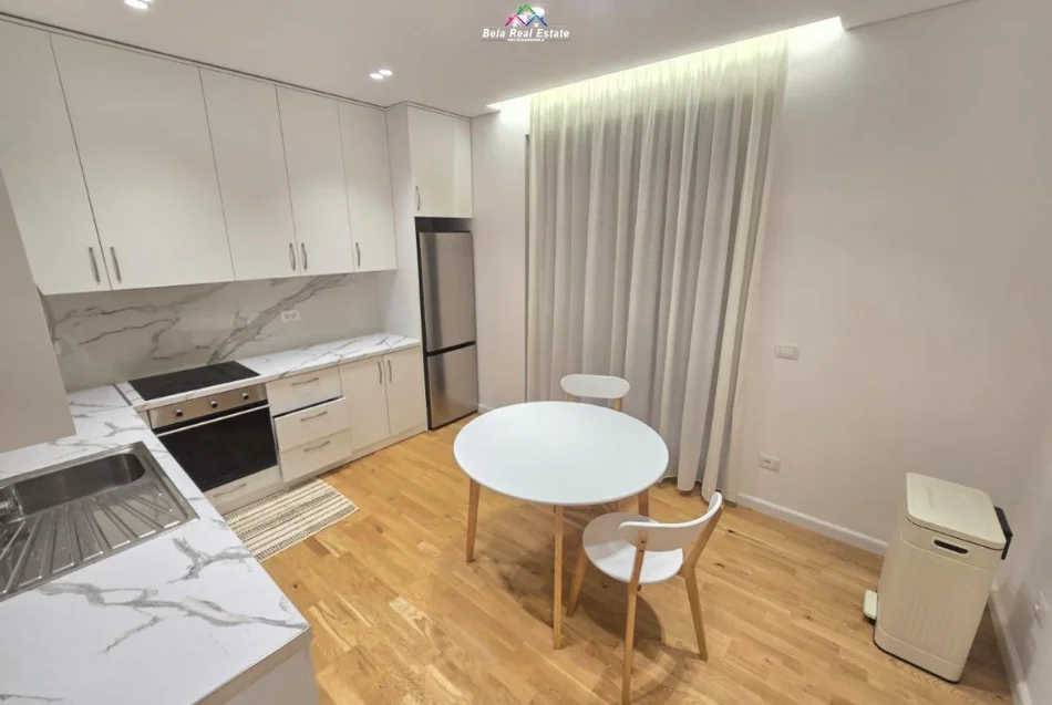 Tirane, jepet me qera Vile 2 Katshe Kati 2, 290 m² 3.200 € (teg)