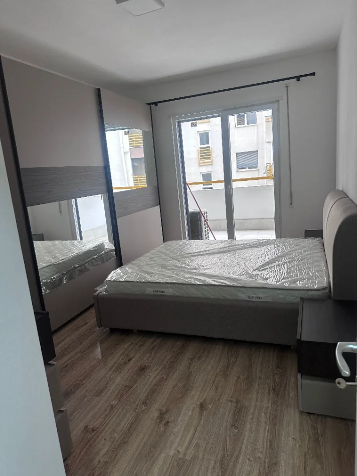 Tirane, jepet me qera apartament 1+1 Kati 1, 70 m² 600 € (Rruga Dritan Hoxha)