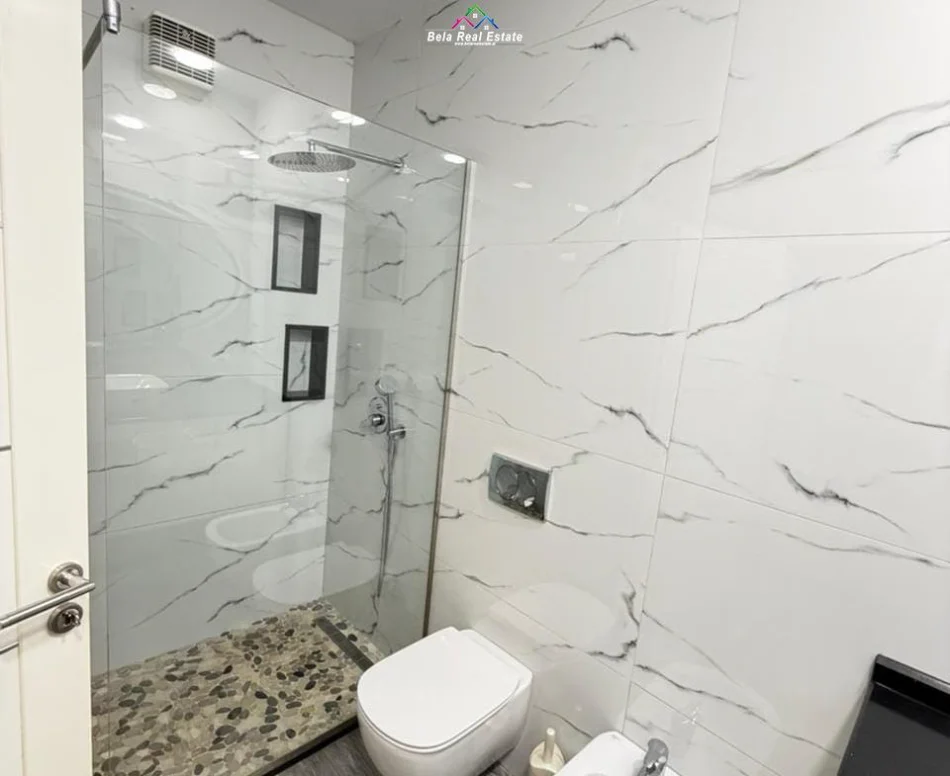 Tirane, jepet me qera apartament 3+1 Kati 6, 125 m² 1.200 € (delijorgji)
