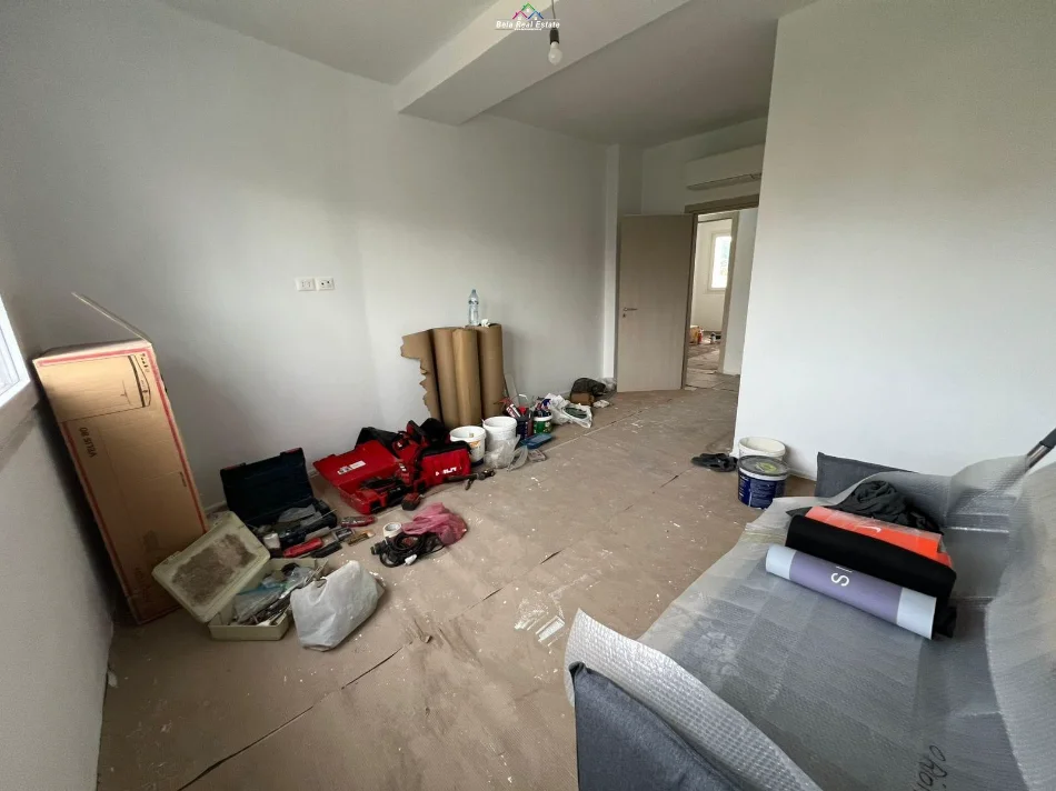 Tirane, jepet me qera zyre Kati 4, 140 m² 840 € (astir)