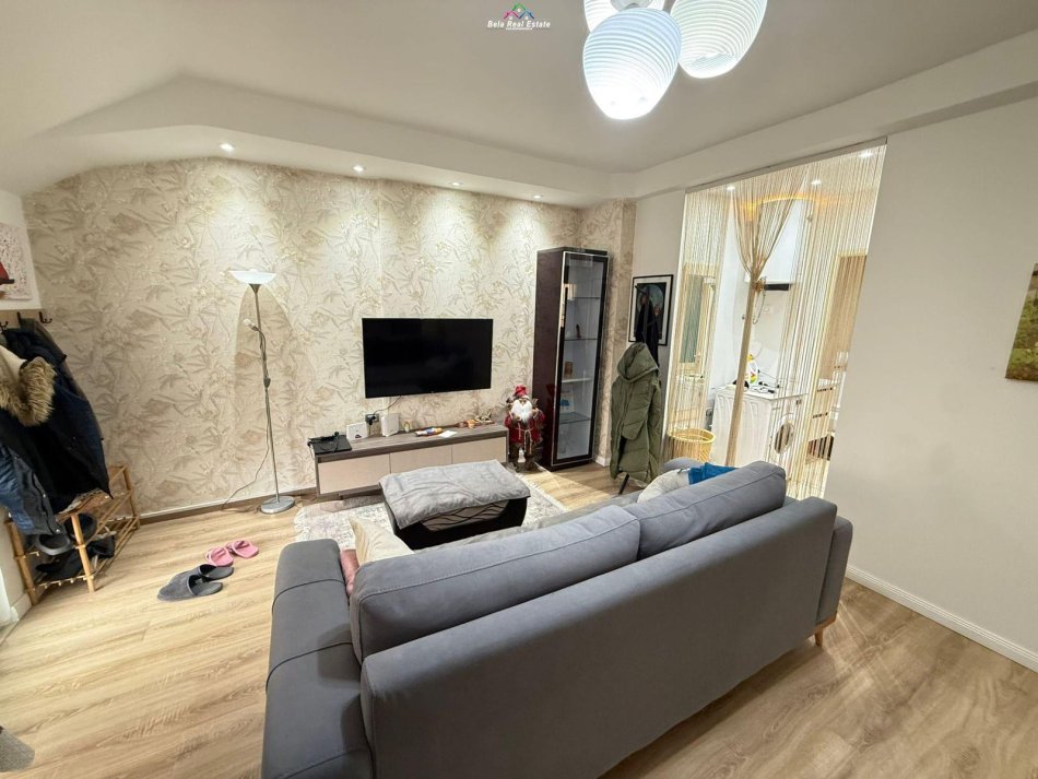 Tirane, jepet me qera Vile 1+1 Kati 3, 60 m² 600 € (komuna e parisit)