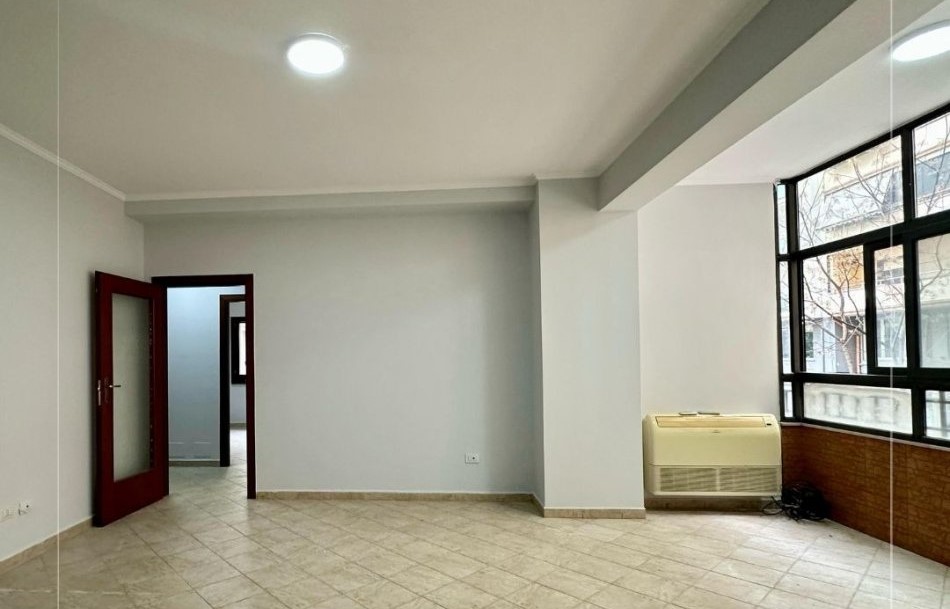 Tirane, shitet apartament 3+1 Kati 1, 145 m² 295.000 € (Komuna e Parisit, Tiranë, TT 1909)