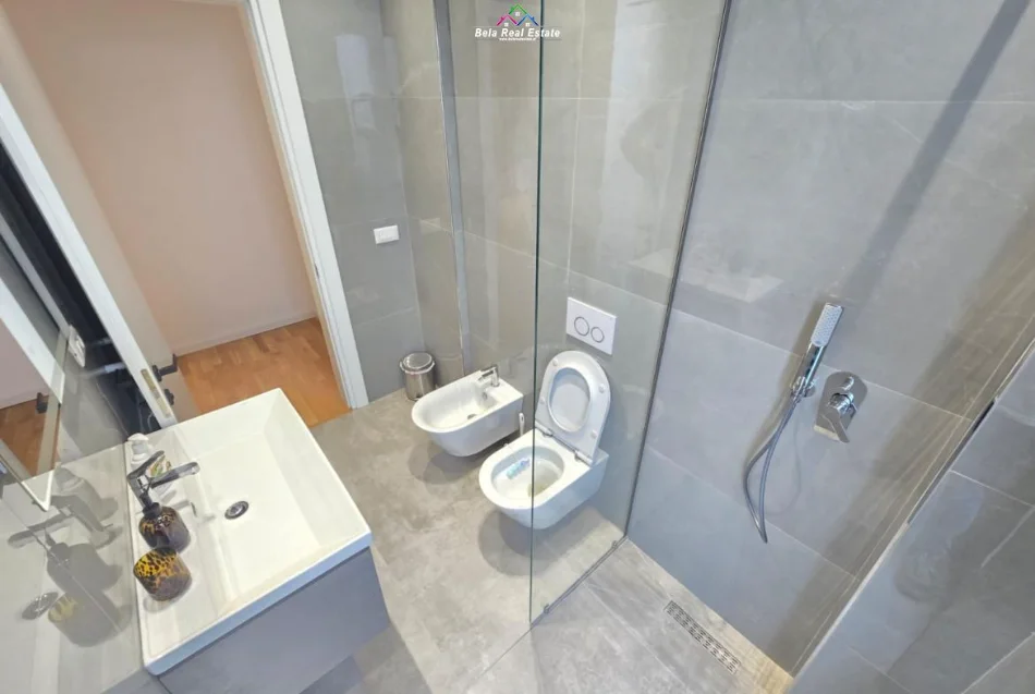 Tirane, jepet me qera Vile 2 Katshe Kati 2, 290 m² 3.200 € (teg)