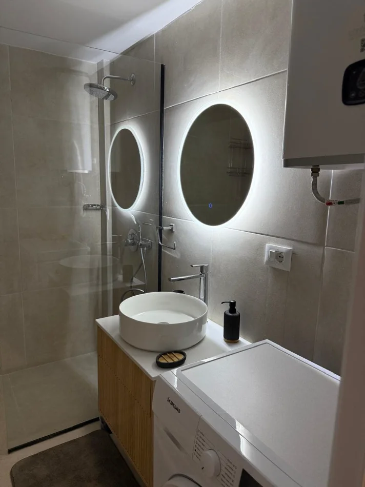 Tirane, jepet me qera apartament duplex 1+1 Kati 1, 70 m² 650 € (kompleksi golden park)