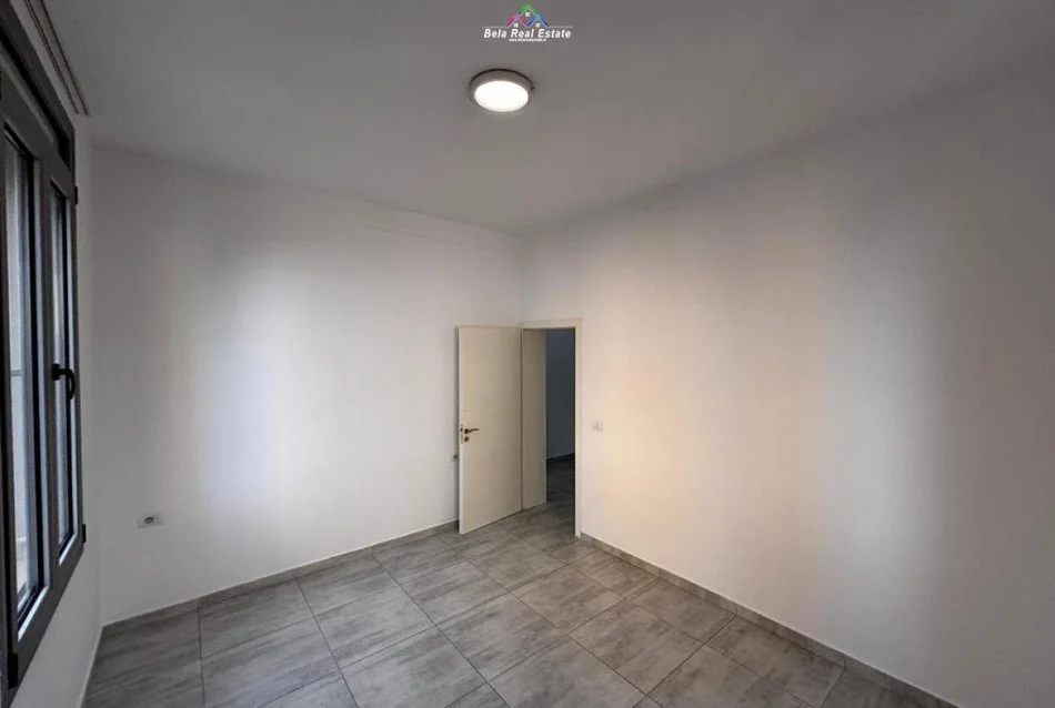 Tirane, jepet me qera zyre Kati 2, 75 m² 500 € (Hotel Elisa)