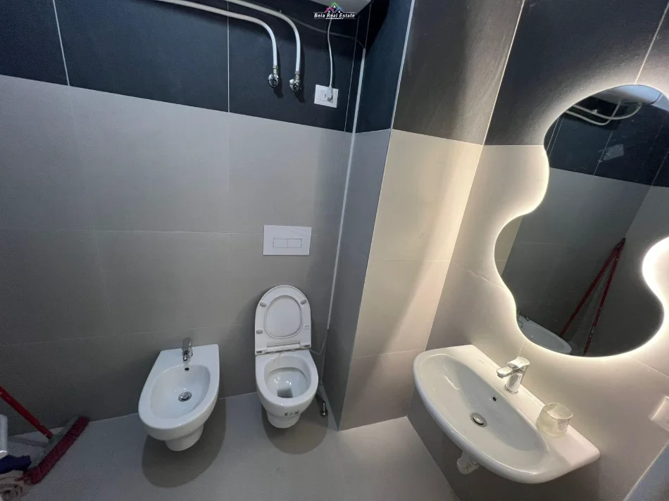 Tirane, jepet me qera zyre Kati 4, 140 m² 840 € (astir)