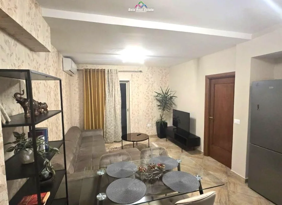 Tirane, jepet me qera apartament 1+1+Ballkon Kati 7, 75 m² 650 € (rruga e barrikadave)