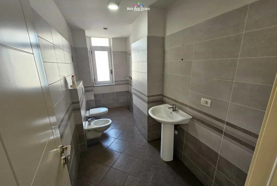 Tirane, jepet me qera zyre Kati 4, 130 m² 1.500 € (Turdiu Center)