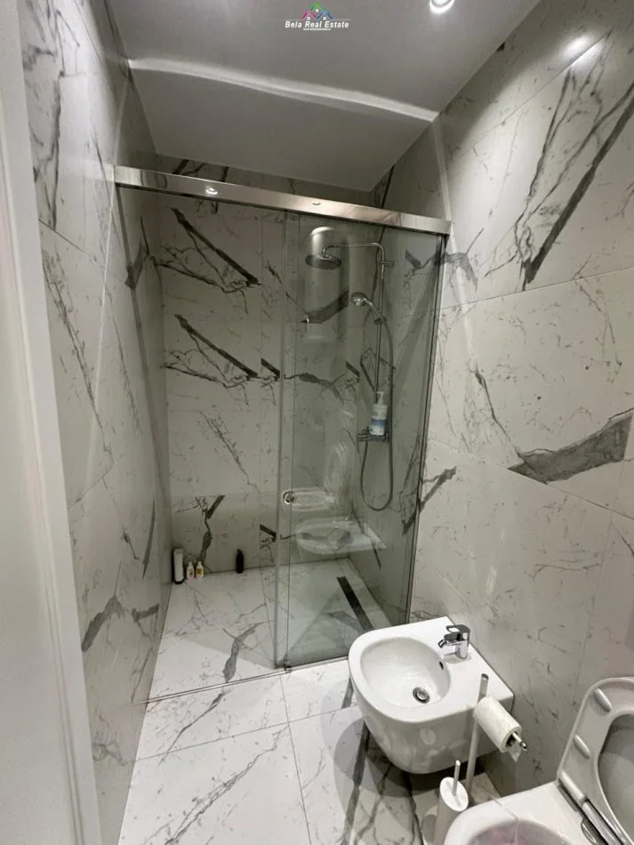 Tirane, jepet me qera apartament 3+1+Ballkon Kati 11, 126 m² 1.050 € (teodor keko)