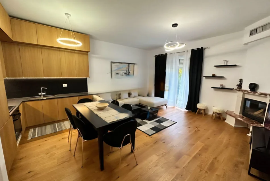 Tirane, jepet me qera apartament 2+1 Kati 1, 95 m² 1.200 € (secret garden residenc)