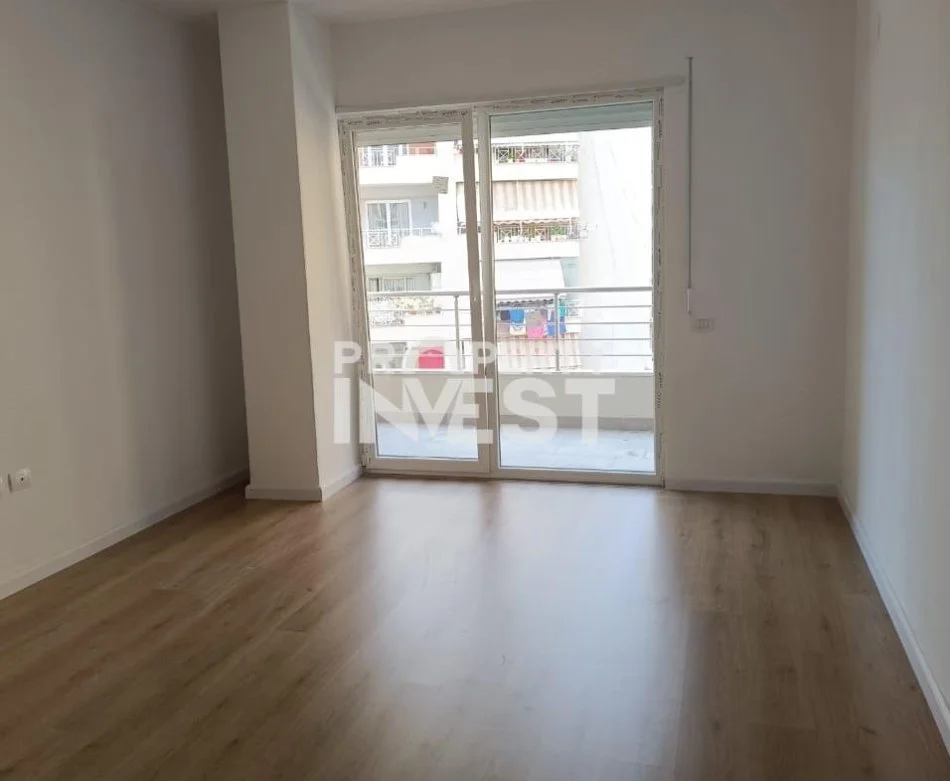 Tirane, jepet me qera apartament Kati 2, 62 m² 500 € (Komuna e Parisit)