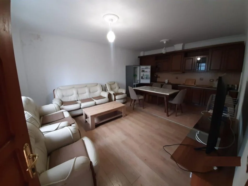 Tirane, jepet me qera shtepi 2+1 Kati 0, 100 m² 400 € (Jordan Misja)
