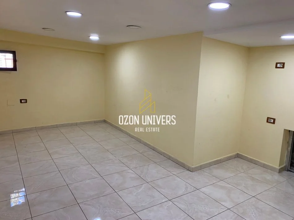 Tirane, jepet me qera zyre Kati 2, 30 m² 450 € (rruga durrsit)