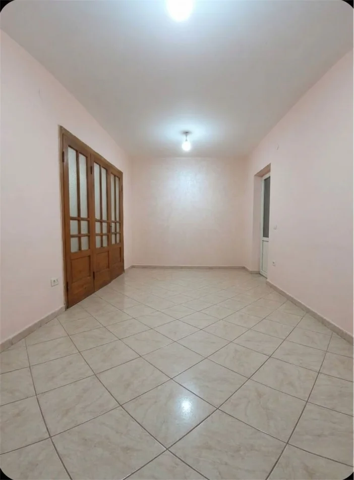 Tirane, shes apartament 3+1 Kati 1, 103 m² 200.850 € (Rruga Mine Peza)