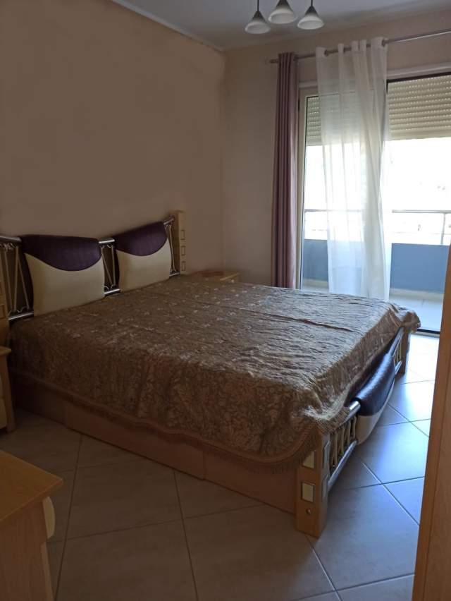 Vlore, jepet me qera apartament ne plazh  ne  "Lungomare" tek shkolla e Marines 2+1+ 2 BLK Kati 5, 100 m² 500 Euro