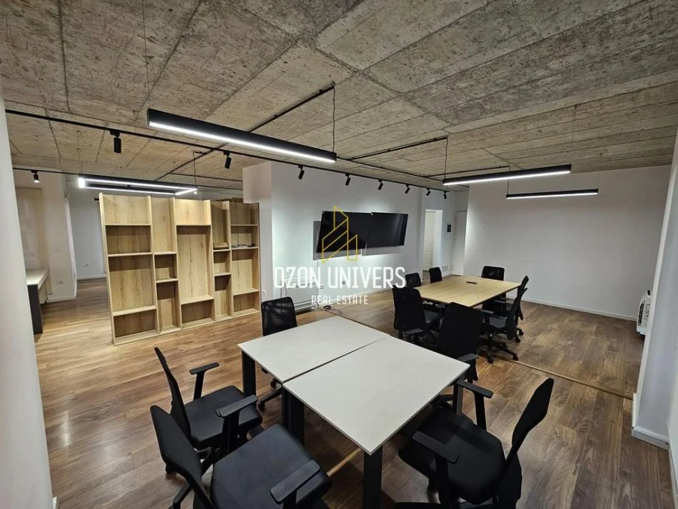 Tirane, jepet me qera ambjent biznesi Kati 3, 170 m² 2.500 € (Rruga e Elbasanit)