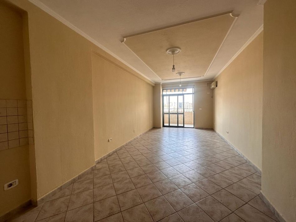 Tirane, jepet me qera zyre , Kati 5, 70 m² 400 € (21 Dhjetori)