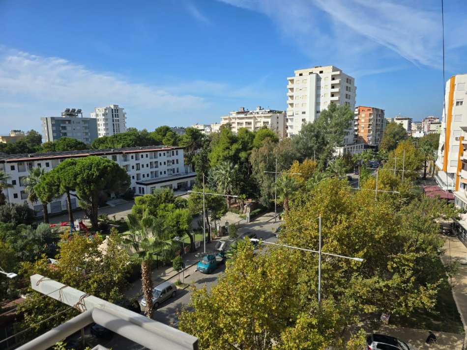 !!!DHENE!!!Durres, jepet me qera apartament 1+1+Ballkon Kati 5, 70 m² 300 € (Prane kompleksit Florida)