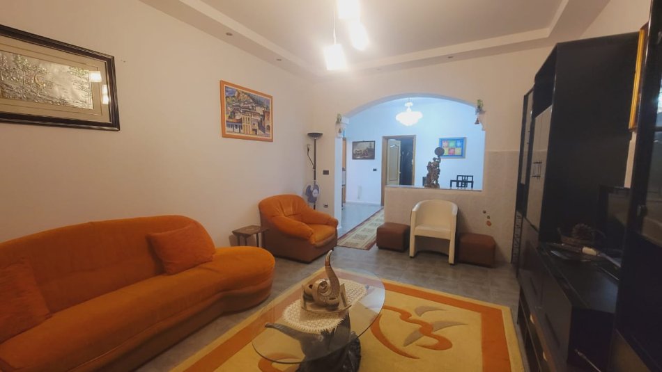 !DHENE!Durres, jepet me qera Vile 3+1 Kati 2, 120 m² 350 € (Prane Bashkise)