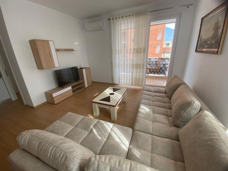Tirane, jap me qera apartament 2+1+Ballkon Kati 3, 100 m² 600 € (Rruga e Dibres, mbi QSUT)