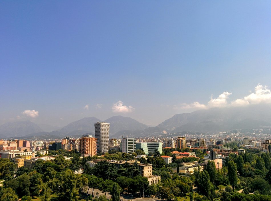Tirane, jepet me qera apartament 2+1 Kati 3, 120 m² 400 € (Qyteti Studenti)