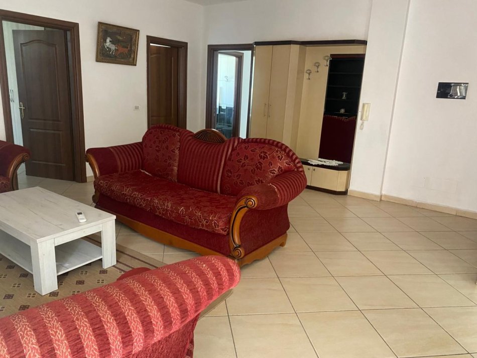 Tirane, jepet me qera apartament 2+1 Kati 4, 126 m² 500 € (rrapo hekali)