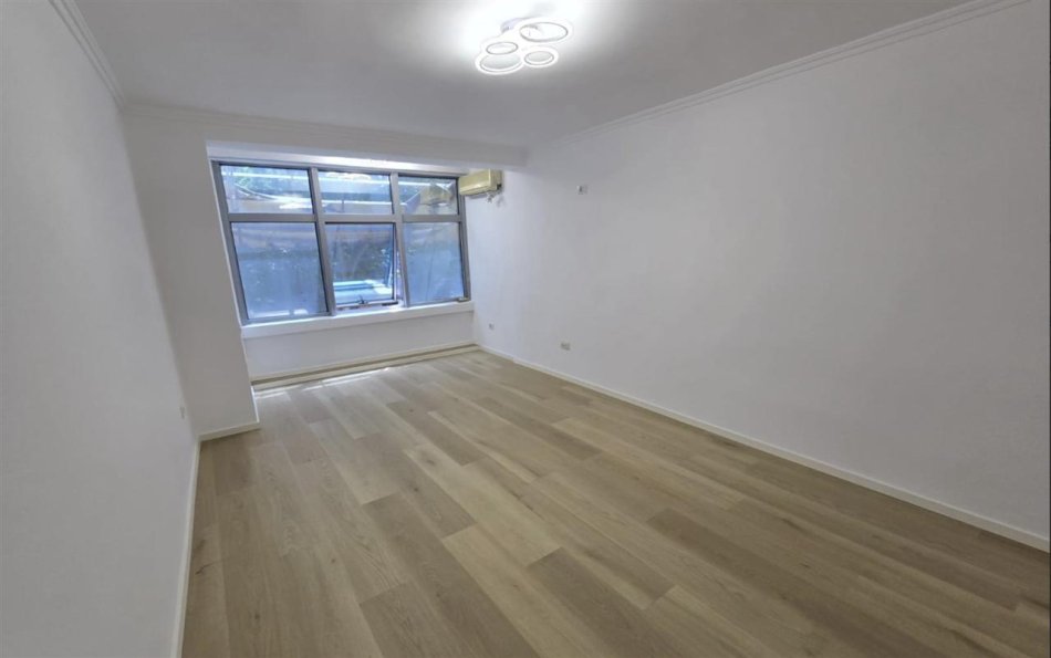 Tirane, jepet me qera zyre Kati 2, 75 m² 650 € (21 dhjetori)