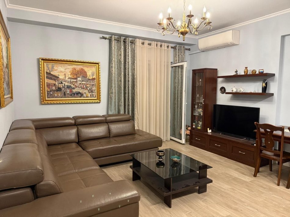 Tirane, jepet me qera apartament 2+1 Kati 2, 115 m² 600 € (xhanfize keko)