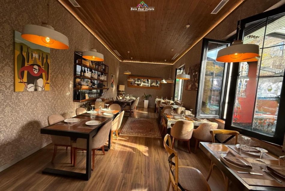 Tirane, jepet me qera bar-resorant Kati 0, 230 m² 2.000 € (pazari i ri)