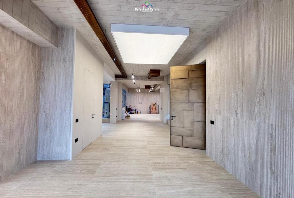 Tirane, jepet me qera zyre Kati 1, 428 m² 12.000 € (Rruga e Kavajes)