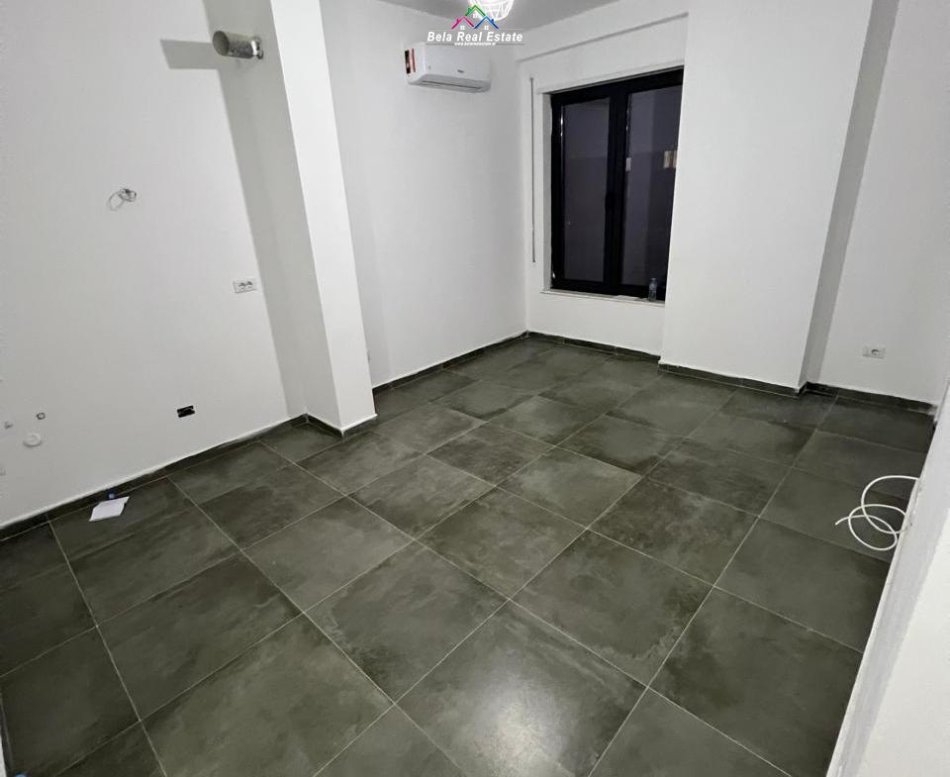 Tirane, jepet me qera zyre Kati 2, 55 m² 450 € (Rruga Karl Gega)