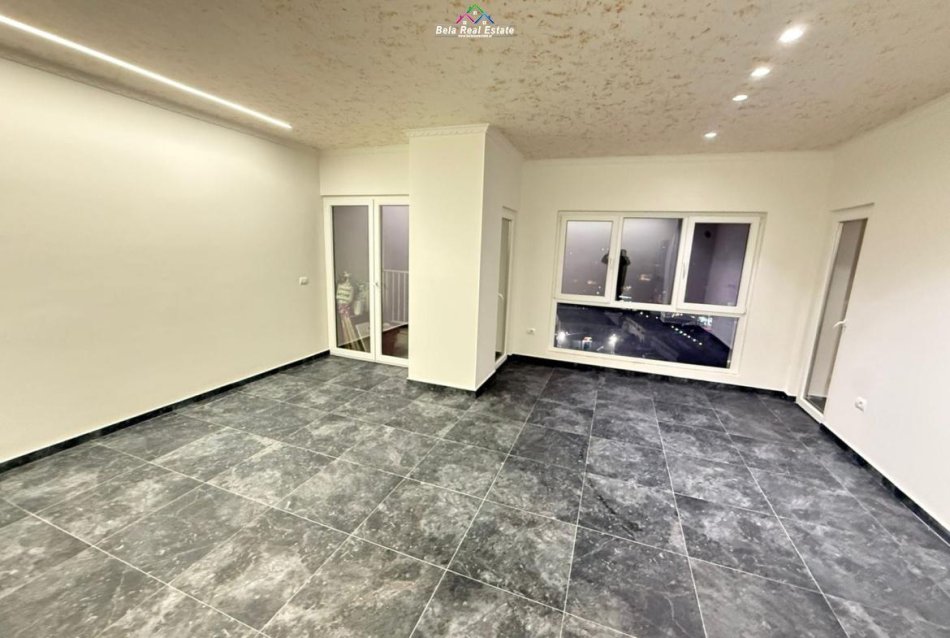 Tirane, jepet me qera zyre Kati 6, 105 m² 800 € (Rruga Hysni Gerbolli)