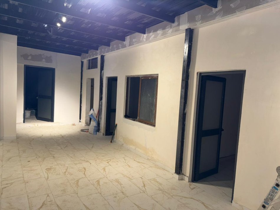 Tirane, jepet me qera magazine Kati 0, 400 m² 1.600 € (Rruga Koka Kola)