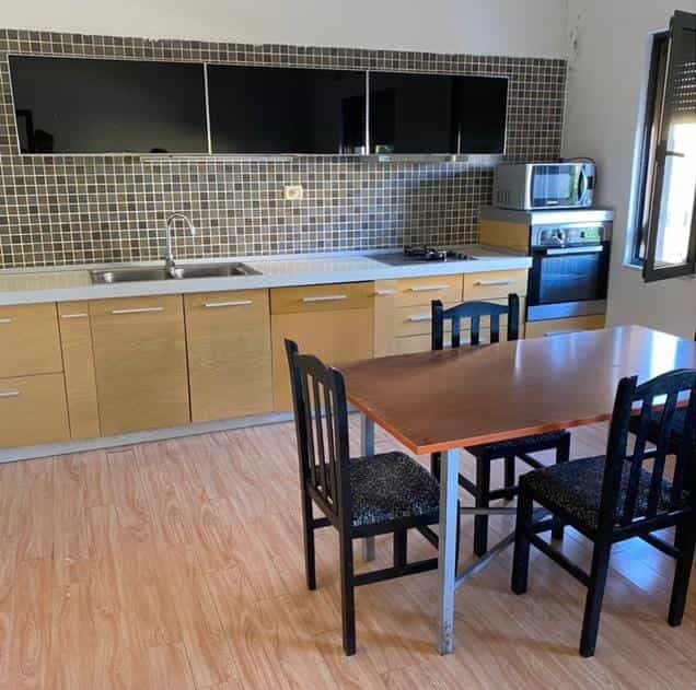 Tirane, jepet me qera apartament 2+1 Kati 2, 170 m² 500 € (Rruga Besa)