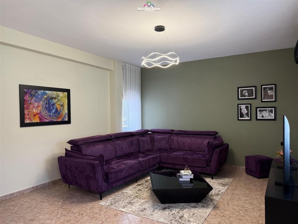 Tirane, jepet me qera apartament 2+1 Kati 3, 146 m² 500 € (Rruga Paro Kita)