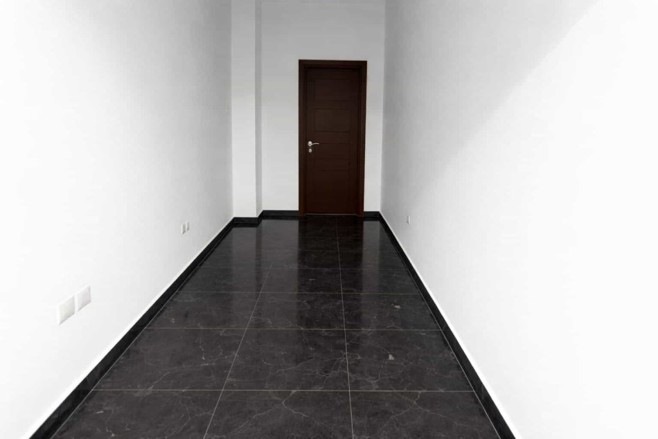 Tirane, jepet me qera dyqan Kati 0, 24 m² 500 € (Rruga e Kavajes)