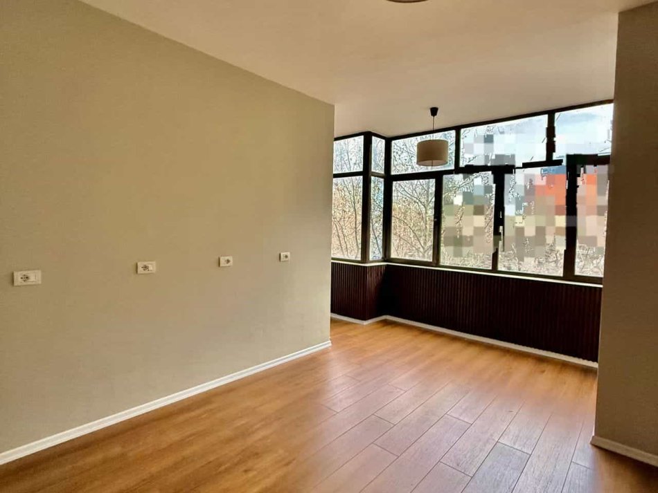 Tirane, jepet me qera zyre Kati 3, 65 m² 700 € (Bulevardi Bajram Curri)
