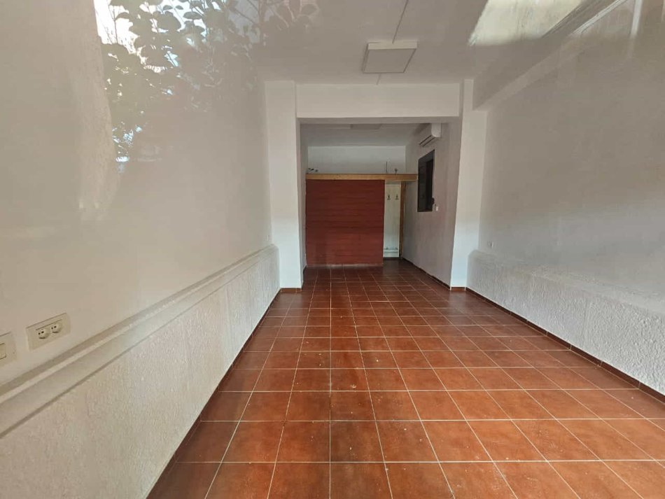Tirane, jepet me qera dyqan Kati 0, 30 m² 800 € (Rruga e Elbasanit)