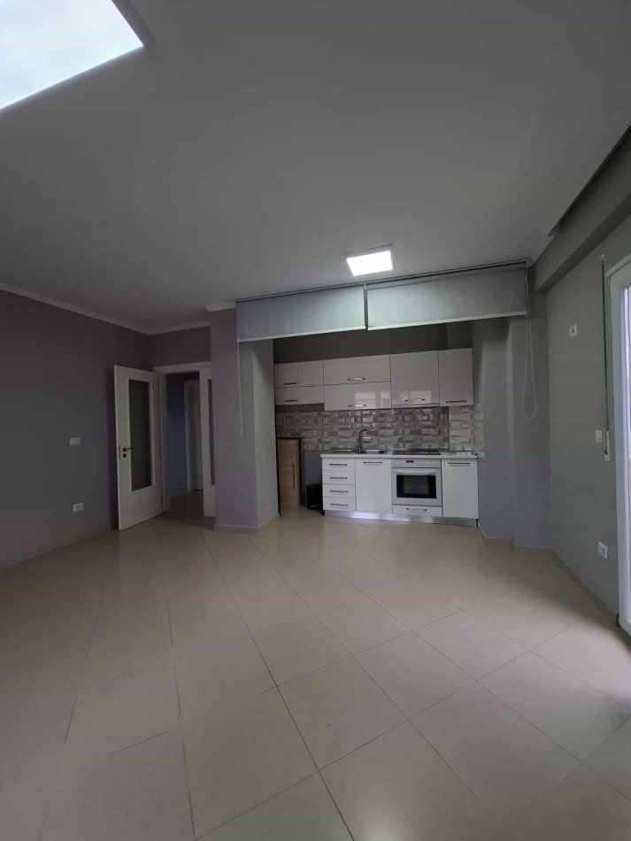 Tirane, jepet me qera zyre Kati 1, 95 m² 800 € (Qender)