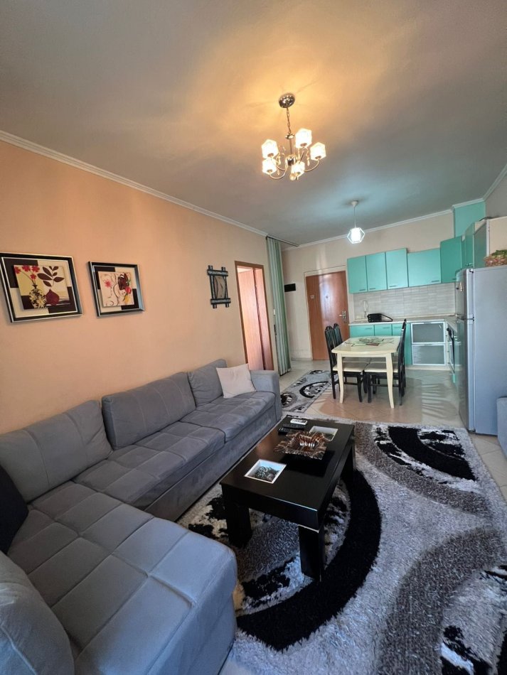 Tirane, jepet me qera apartament 1+1 Kati 7, 55 m² 400 € (Rruga Tom Plezha)