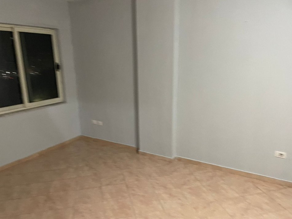 Tirane, jepet me qera apartament 1+1 Kati 4, 60 m² 310 € (Rruga 3 Deshmoret)