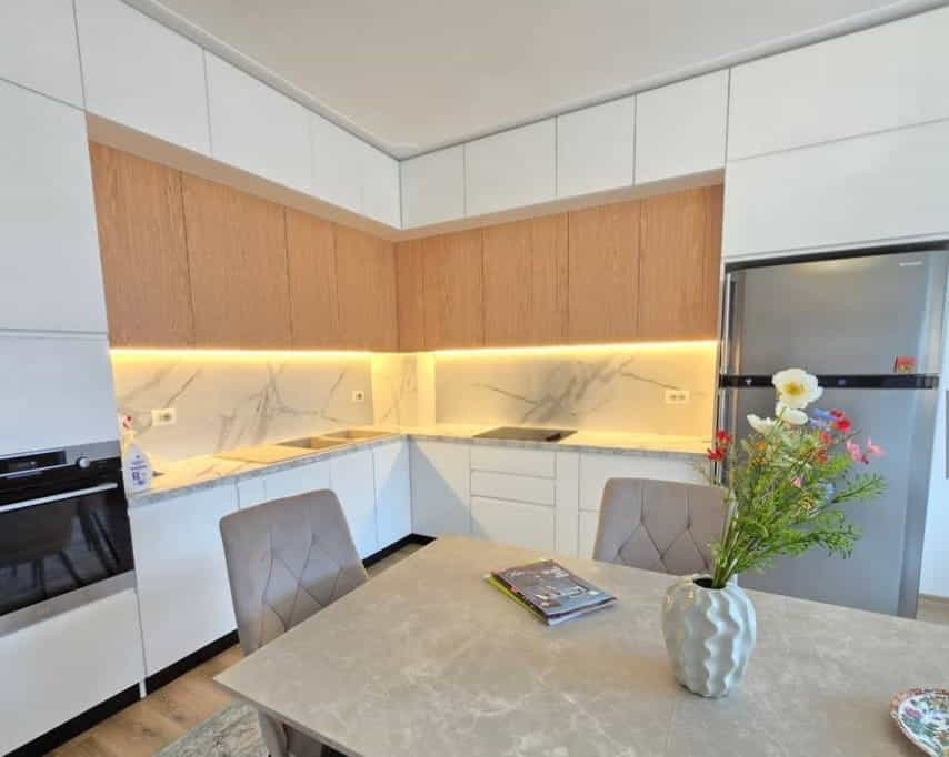 Tirane, jepet me qera apartament 2+1 Kati 5, 120 m² 1.150 € (Qender)