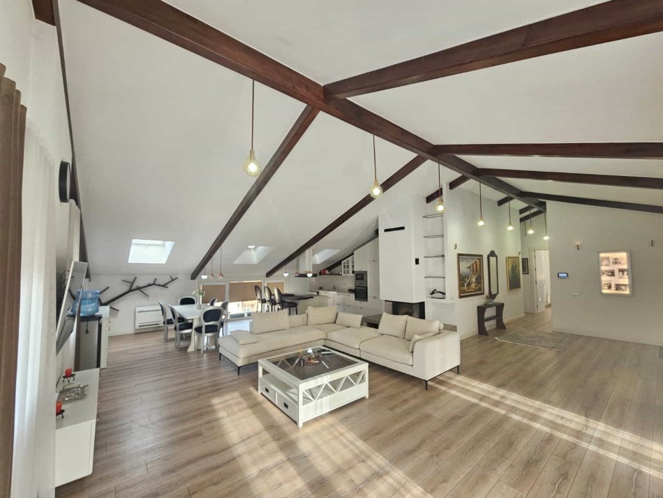 Tirane, jepet me qera apartament 3+1 Kati 3, 250 m² 2.200 € (Teg)