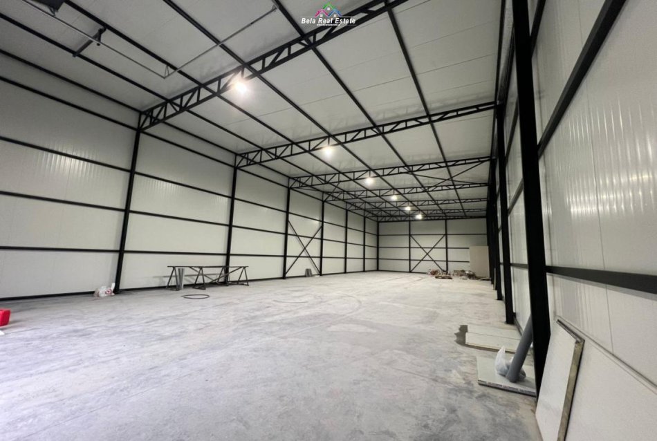 Tirane, jepet me qera magazine Kati 0, 1.000 m² 2.000 € (vore)