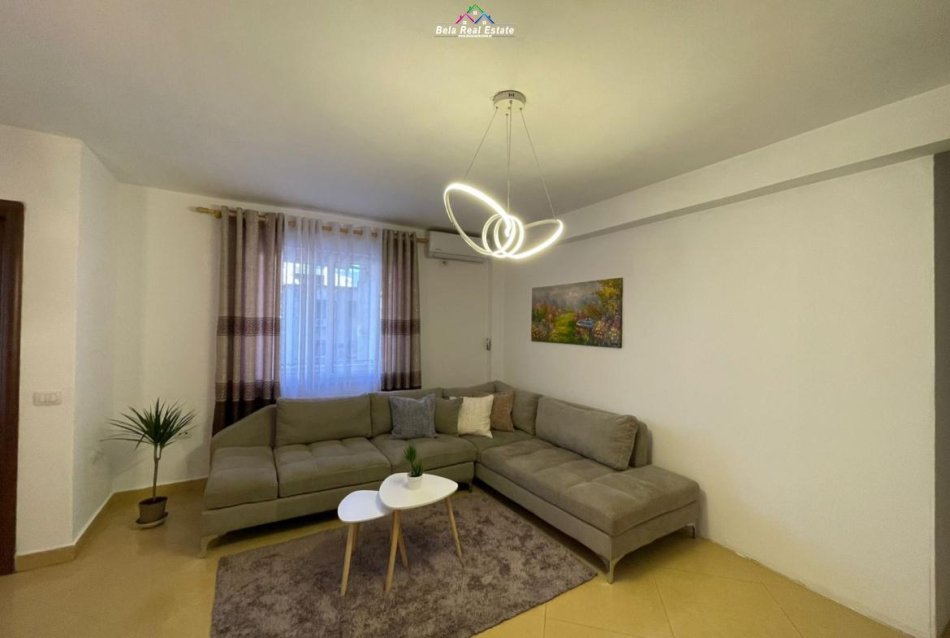 Tirane, jepet me qera apartament 2+1 Kati 4, 83 m² 780 € (rruga bardhok biba)